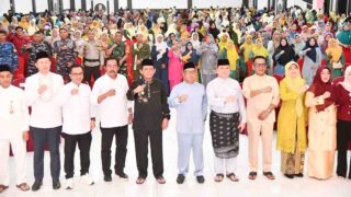 Gubernur Kepri Serahkan Bantuan Sarana Produksi Budi Daya Jagung Seluas 10 Hektare bagi Masyarakat Kota Batam