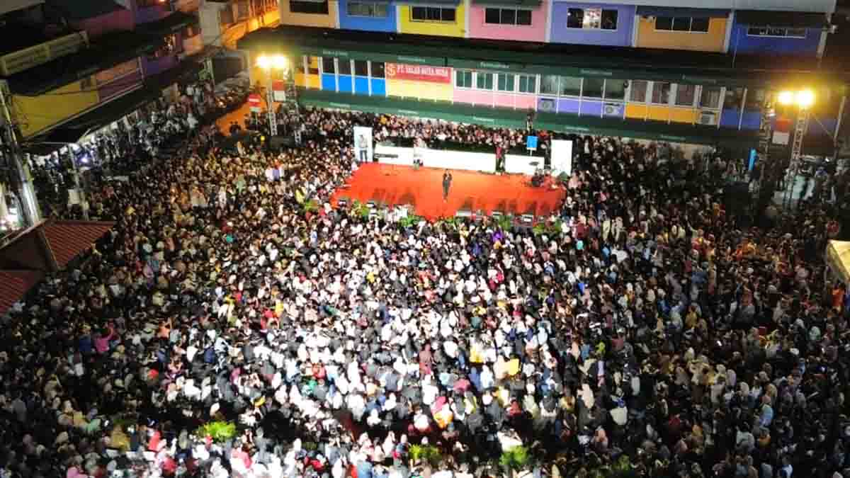 Ribuan Warga Padati Kota Lama Saksikan Kemilau Nusantara Kepri 2025