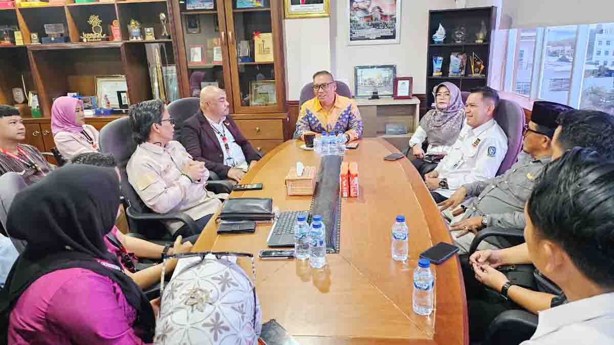 Wakil Gubernur Kepulauan Riau, Nyanyang Haris Pratamura, menerima kunjungan silaturahmi dari Perkumpulan Pemandu Acara (Perwara) Indonesia Kota Batam