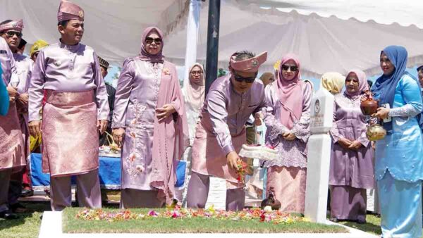 Ziarah ke Makam Pahlawan Jadi Pembuka Hari Jadi Provinsi Kepri ke-23, Gubernur Ansar: Kita Lanjutkan Semangat Juang Para Pendiri