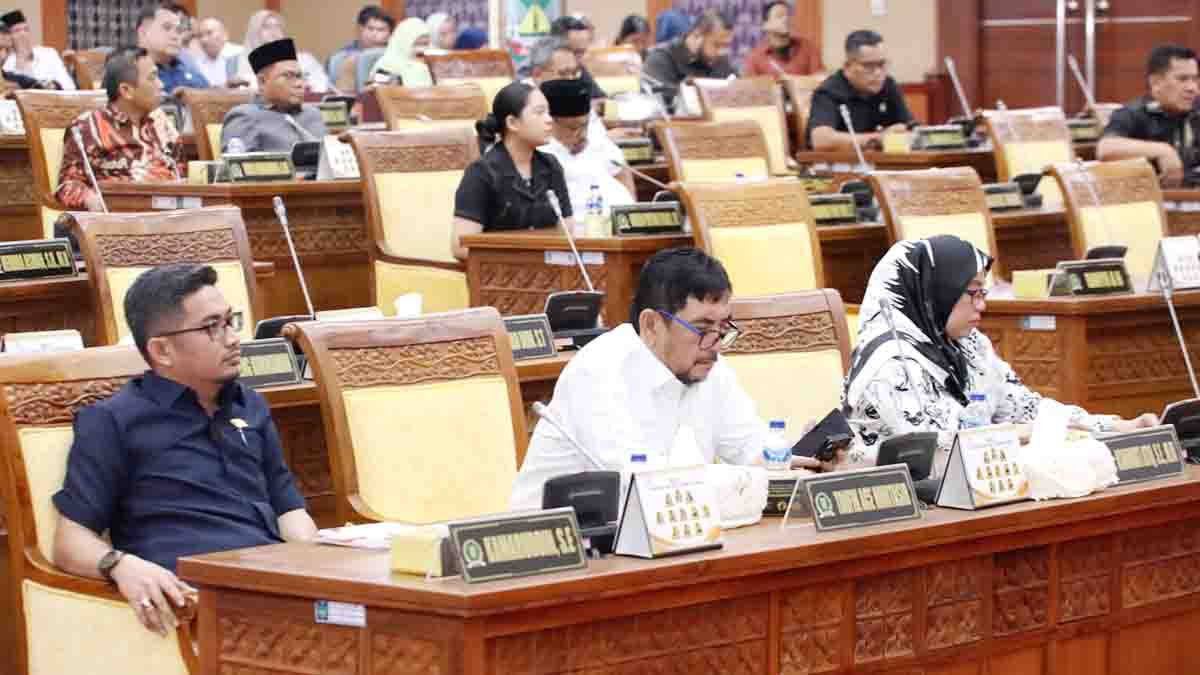 Anggota DPRD Batam mengikuti Rapat Paripurna peretujuan Perubahan KUA-PPAS ABPD 2025