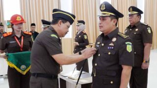 Selamat! Dilantik Kajati, Ismail Fahmi Resmi Gantikan Mukharom sebagai Asisten Tindak Pidana Khusus Kejati Kepri