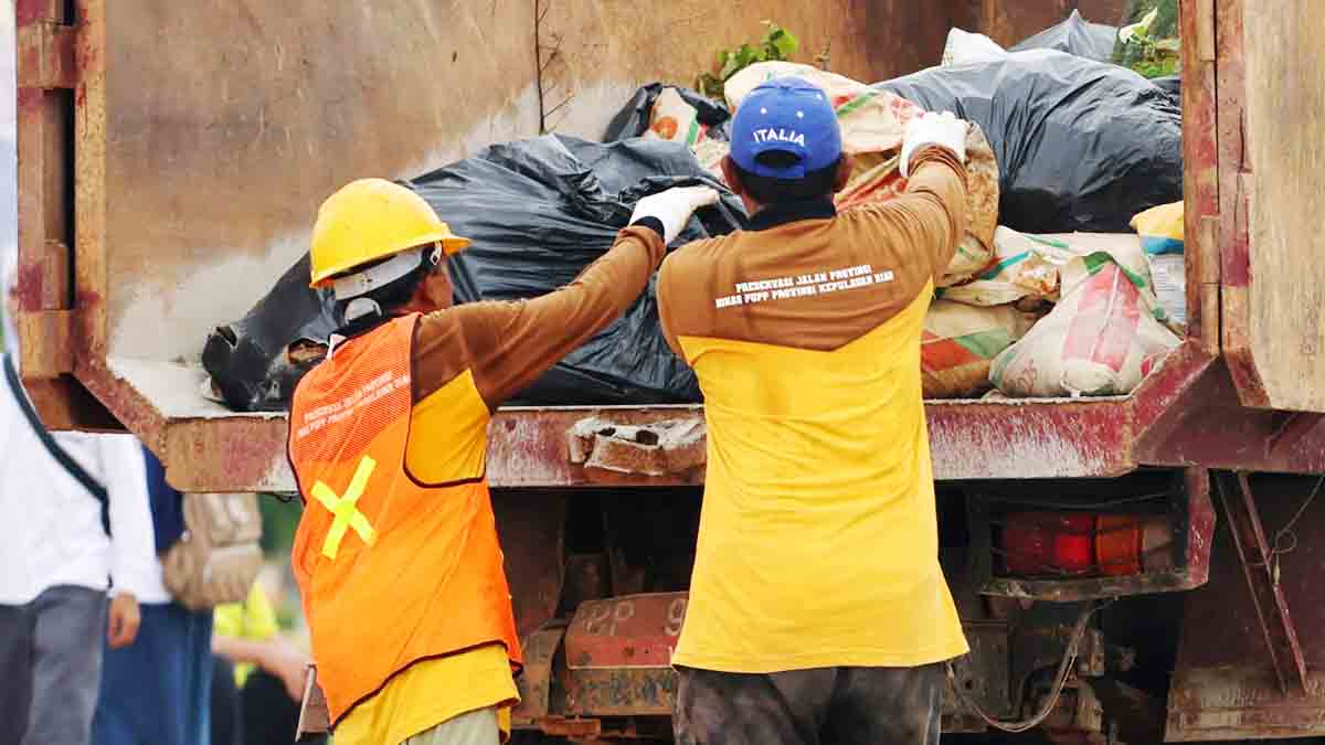 Gotong Royong Massal, Ansar Fokus Benahi Kebersihan Landmark Tanjungpinang