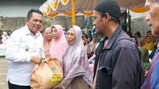 Gubernur Ansar Serahkan 2.000 Paket Sembako Tahap II untuk Warga Tanjungpinang