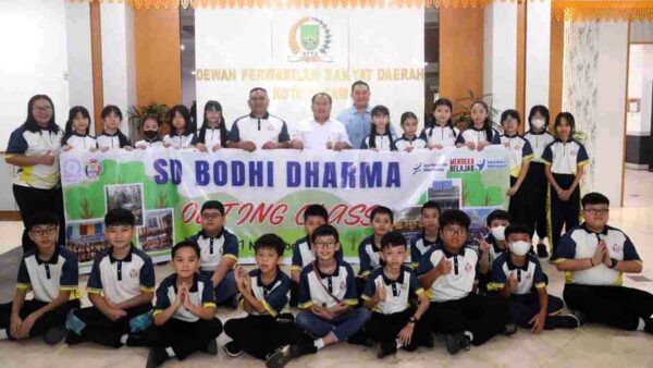 Ketua Komisi IV DPRD Kota Batam Terima Kunjungan Ratusan Siswa SD Bodhi Dharma