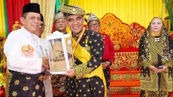 Ketua MPR RI Dianugerahi Gelar Adat Tertinggi Melayu Kepri