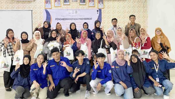Mahasiswa dan Dosen Sosial Ekonomi Perikanan UMRAH Dampingi UMKM Malang Rapat Tingkatkan Daya Saing