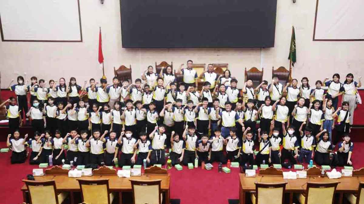 Ratusan Siswa Bodhi Dharma Kunjungi DPRD Batam, Ruang Dewan Dipenuhi Keceriaan