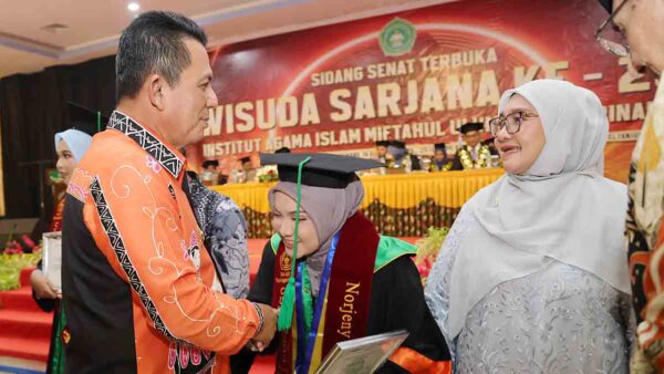 Gubernur Ansar Hadiri Wisuda IAI Miftahul Ulum, Tekankan Peran SDM Hadapi Era Society 5.0