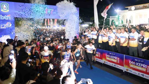 Gubernur Ansar Lepas 3.300 Peserta BTN Kepri Moon Run 2025 di Tanjungpinang