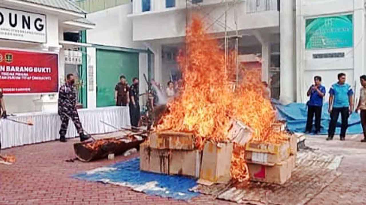 Kejari Karimun Musnahkan Barang Bukti 89 Perkara, Didominasi Kasus Narkotika