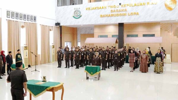 Lantik Diah Yuliastuti, Ini Tiga Arahan Penting Kajati Kepri untuk Wakajati Kepri yang Baru