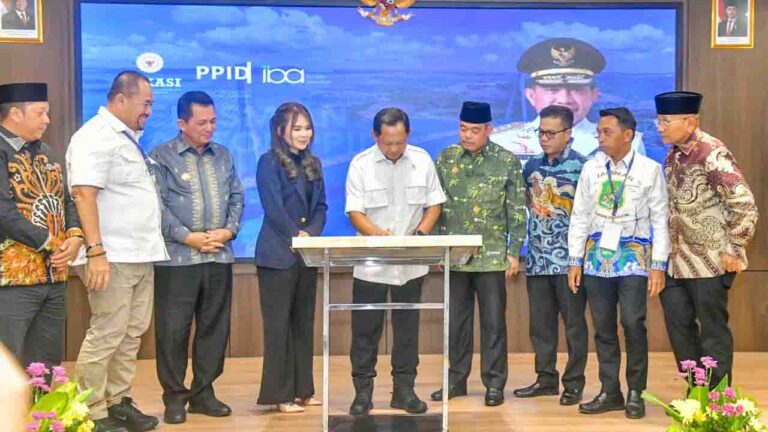 Mendagri Resmikan PPID di Batam, Ansar Ahmad Dorong Promosi Investasi Daerah