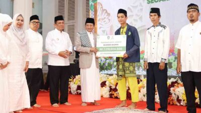 Peringatan Isra Mi’raj di Kepri Diwarnai Penyaluran Beasiswa dan Bantuan Sosial