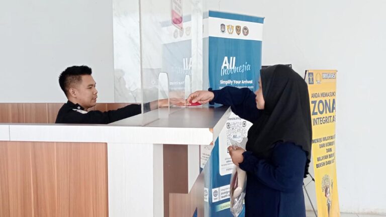 17 Penumpang Ditunda Berangkat dari TPI Karimun Awal 2026