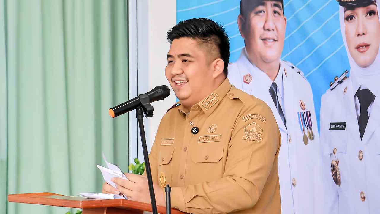 Bupati Bintan Roby Kurniawan menyampaikan kata sambutan pada acara peresmian Gedung Poliklinik Rawat Jalan, Laboratorium Mikrobiologi dan Instalasi Farmasi RSUD Kabupaten Bintan