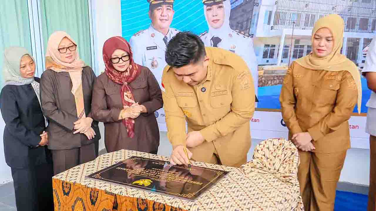 Bupati Bintan Roby Kurniawan meresmikan Gedung Poliklinik Rawat Jalan, Laboratorium Mikrobiologi, dan Instalasi Farmasi RSUD Kabupaten Bintan