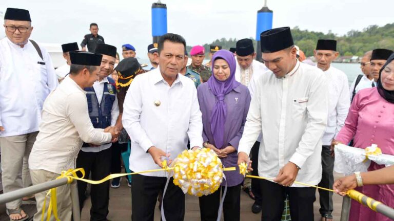 Ansar Ahmad Resmikan Dermaga Apung HDPE Jagoh, Konektivitas Lingga Kian Kuat