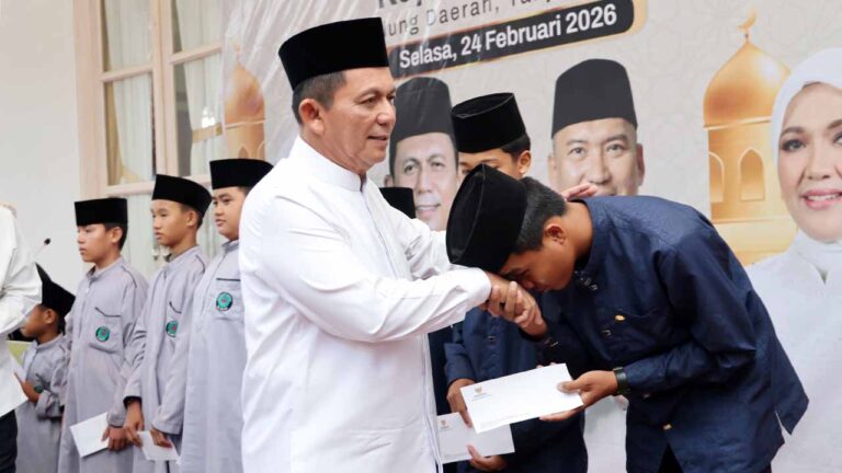 Ansar Ahmad Serahkan Santunan Anak Yatim Saat Buka Puasa Bersama di Tanjungpinang