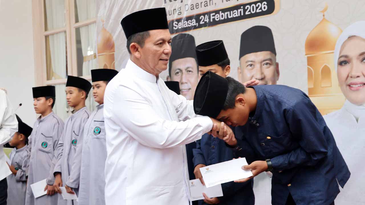 Ansar Ahmad Serahkan Santunan Anak Yatim Saat Buka Puasa Bersama di Tanjungpinang