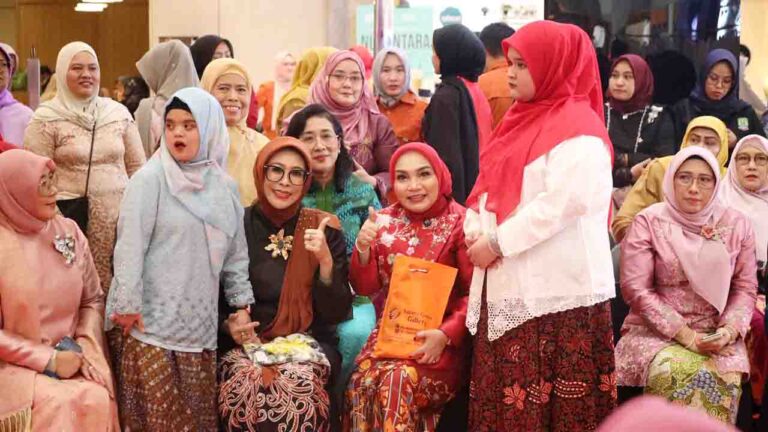 Bekasi Berkebaya Perkuat Cinta Budaya Lokal