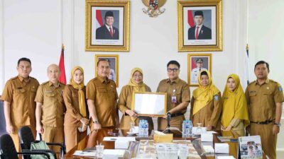 Dorong Transparansi Anggaran, Diskominfo Kepri Serahkan Rekomendasi Integrasi TTE SIPANGKAS ke BKAD