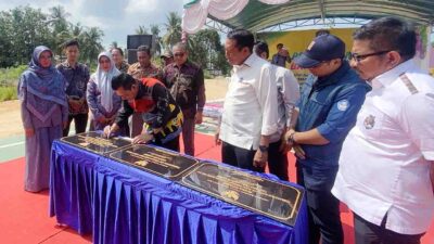 Gubernur Ansar Ahmad Resmikan Program Kepri Terang di Kampung Perkebunan Tembesi Sidomulyo Batam