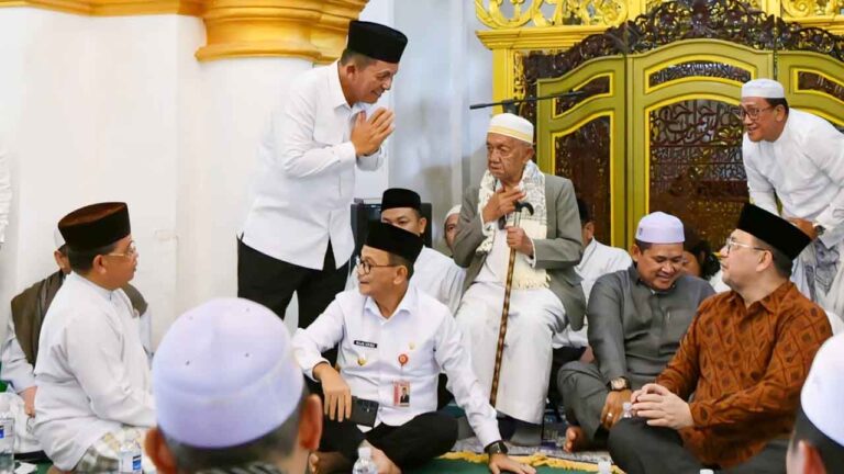 Gubernur Ansar Hadiri Haul Syekh Syihabuddin di Pulau Penyengat