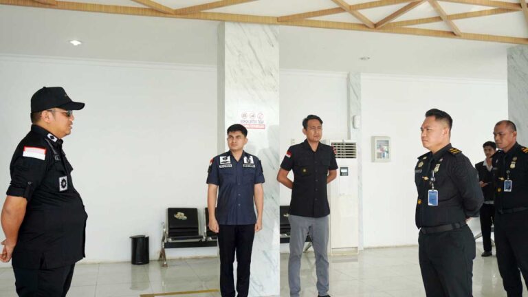 Kakanim Karimun Tekankan Integritas dan Disiplin Petugas TPI