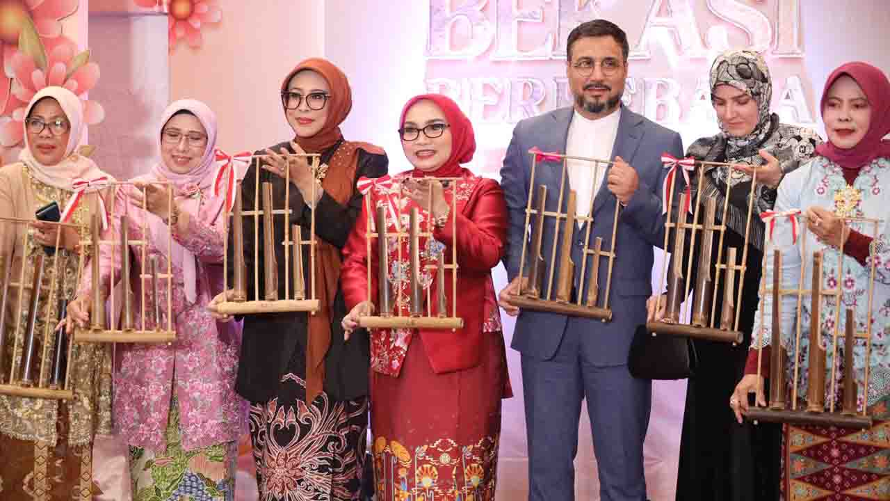 Kolaborasi Seni Tradisional Semarakkan Bekasi Berkebaya 2026