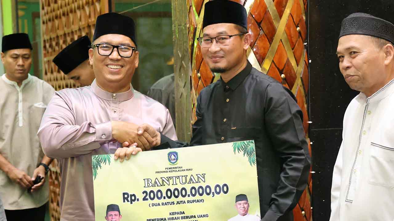 Masjid Raya Nurul Iman Kijang Terima Hibah Rp200 Juta dari Pemprov Kepri