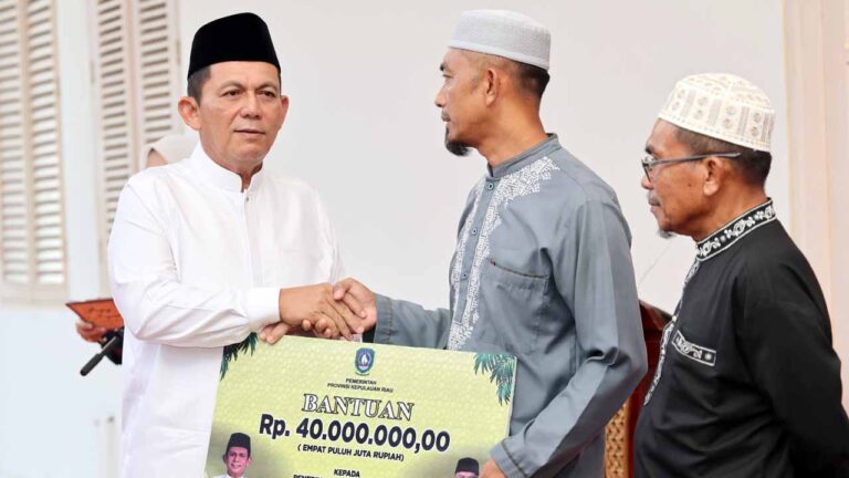 Pemprov Kepri Salurkan Hibah Rp40 Juta ke Dua Masjid di Tanjungpinang