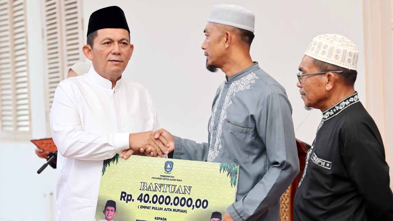 Pemprov Kepri Salurkan Hibah Rp40 Juta ke Dua Masjid di Tanjungpinang