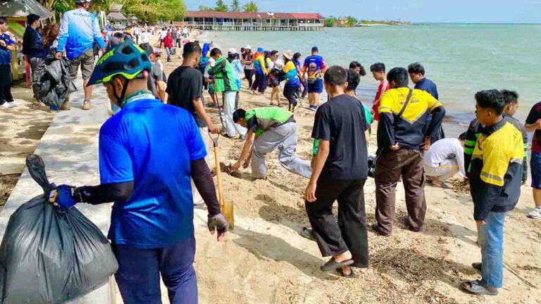 Peringati HPN 2026, KJK Bersama Pemko Batam Gelar Aksi Bersih Pantai Lagorap