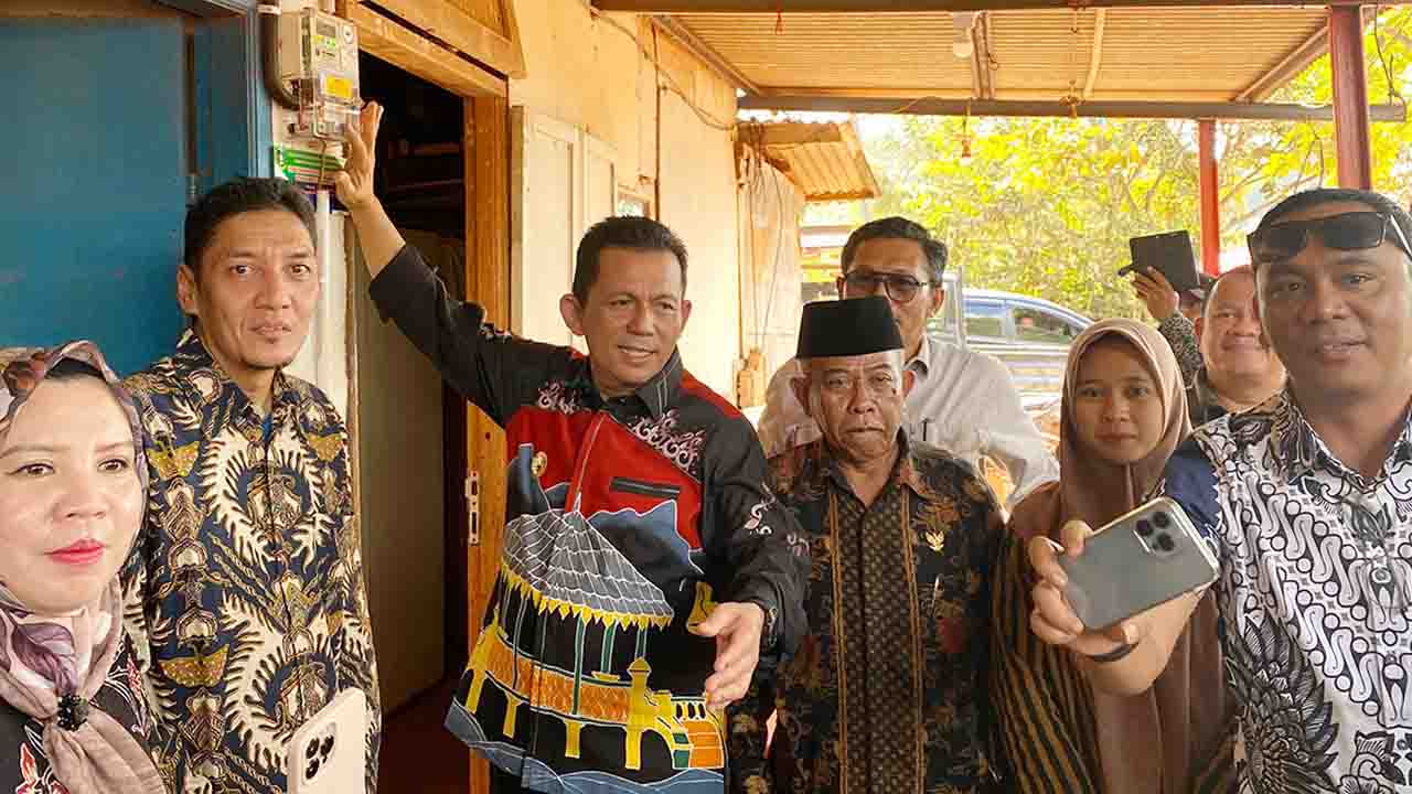 Program Kepri Terang Masuk Kampung Tembesi Sidomulyo, Warga Kini Nikmati Listrik 24 Jam