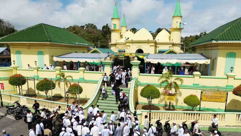 Ribuan Jemaah Padati Haul Ulama Besar di Pulau Penyengat