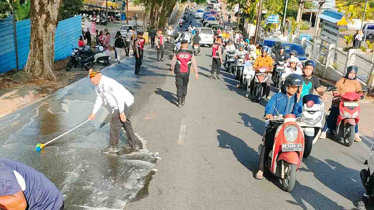 Tumpahan Oli Kembali Ancam Keselamatan Pengendara di Tanjungpinang