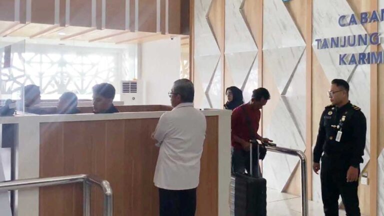 Ujo Sujoto Ingatkan Profesionalitas Petugas Imigrasi
