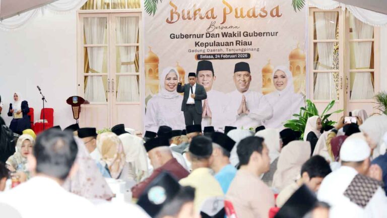 Ustadz Dedi Sanjaya Isi Tausiyah di Buka Puasa Bersama Pemprov Kepri