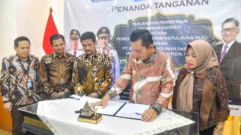 Ansar Ahmad Teken Pinjaman Daerah dengan Bank BJB di Batam