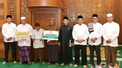 Ansar Salurkan Bantuan dan Zakat Saat Safari Ramadhan 1447 H di Masjid Raya Baitul Makmur Tanjung Uban