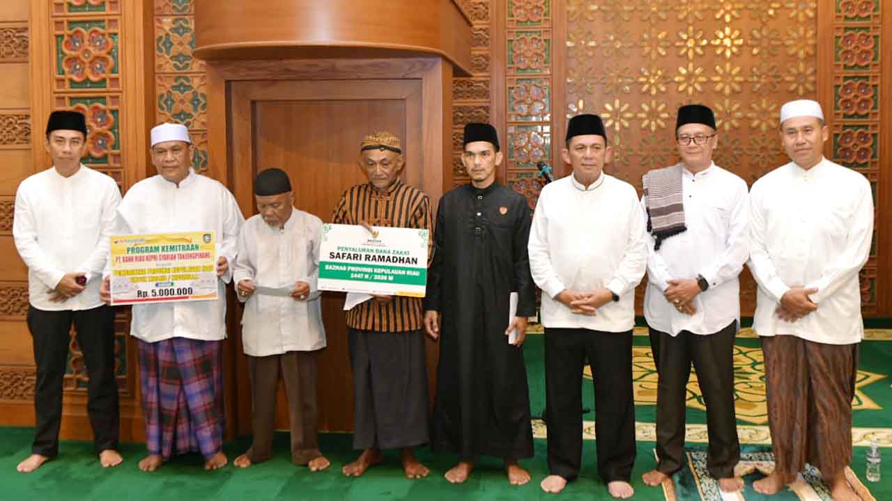 Ansar Salurkan Bantuan dan Zakat Saat Safari Ramadhan 1447 H di Masjid Raya Baitul Makmur Tanjung Uban