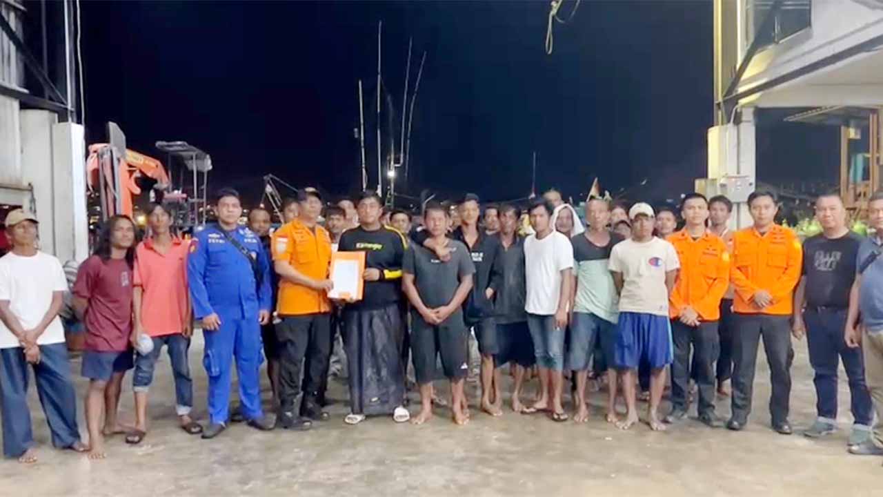 BREAKING: Kapal Terbalik di Perairan Bintan, 29 Kru KM Makmur Jaya Berhasil Diselamatkan