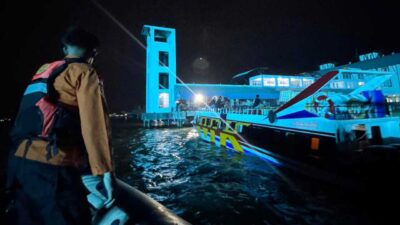 BREAKING: Penumpang SB Karunia Jaya Jatuh ke Laut di Perairan Karimun, Tim SAR Lakukan Pencarian Intensif