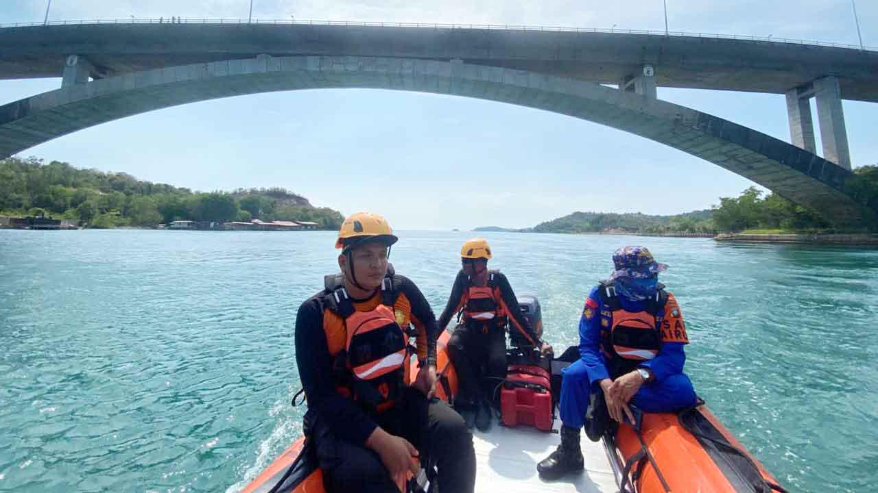 Detik-detik Saksi Dengar Dentuman hingga Pria Terlihat Hanyut di Laut Jembatan Barelang