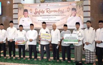 Hari ke-10 Ramadhan, Wagub Kepri Turun ke Lubuk Baja Serahkan Bantuan
