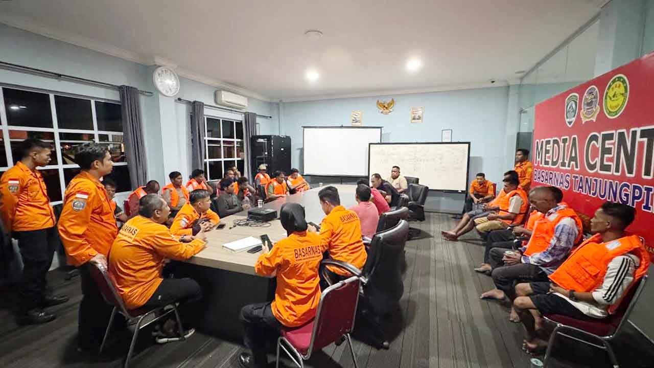 Kisah 20 ABK Bertahan di Badan Kapal Terbalik di Bintan