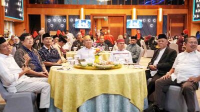 Wagub Kepri Nyanyang Hadiri Buka Puasa KKSS Kepri di Batam, Bagikan 100 Paket Sembako untuk Warga