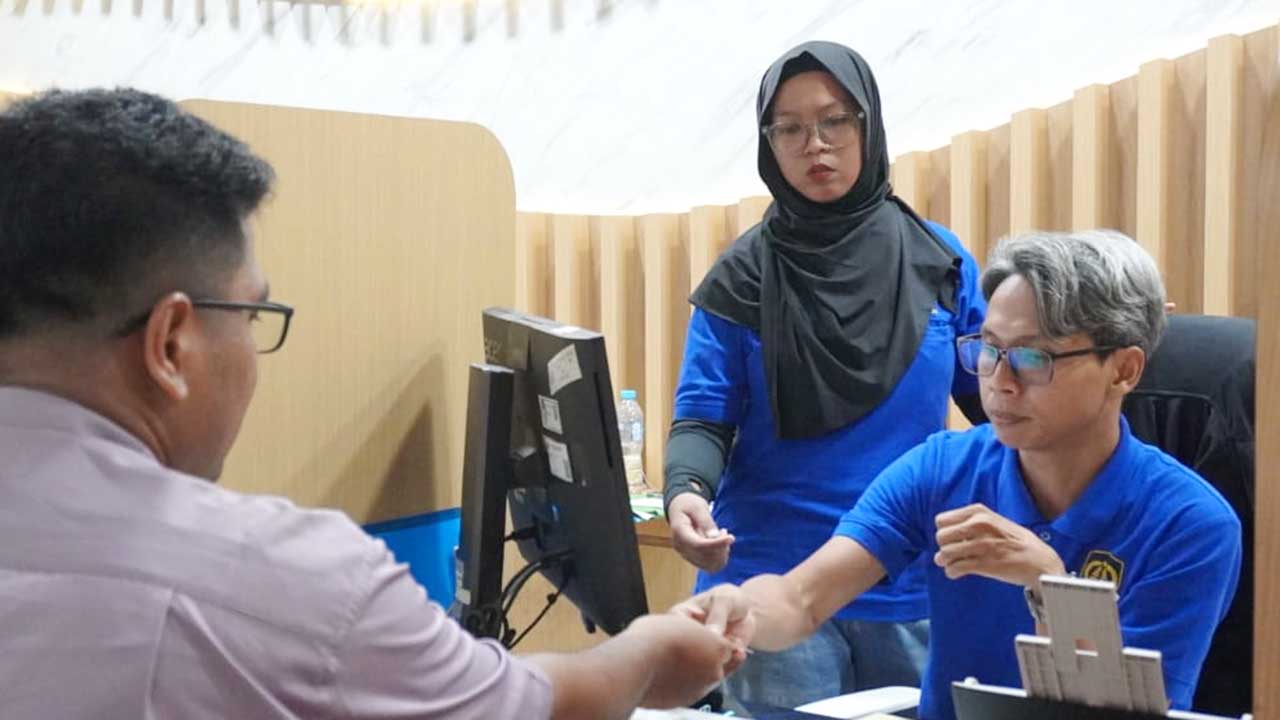 Andi Anwar Akui Terbantu Layanan Paspor Simpatik di Karimun