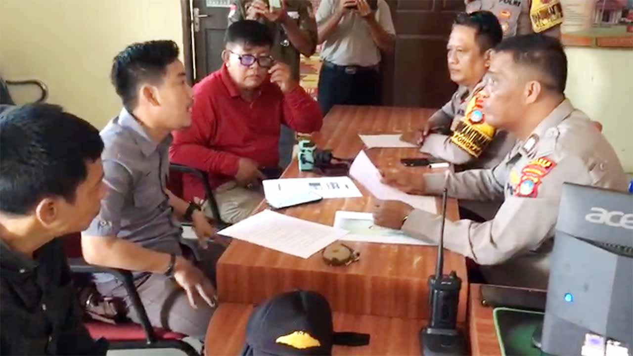 Detik-detik Ketegangan di Kedai Kopi Saat Wartawan Dapat Ancaman Oknum BPR Karimun